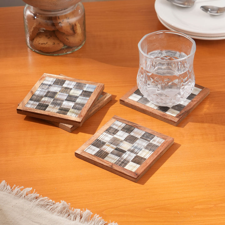 Black And White Chisseled Horn With Teak Wood Border Coaster (Set of 4) Size 4X4