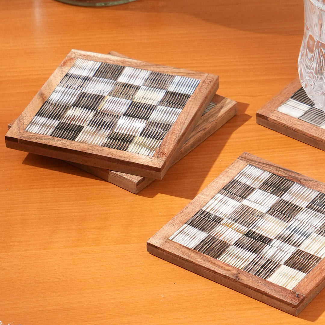 Black And White Chisseled Horn With Teak Wood Border Coaster (Set of 4) Size 4X4