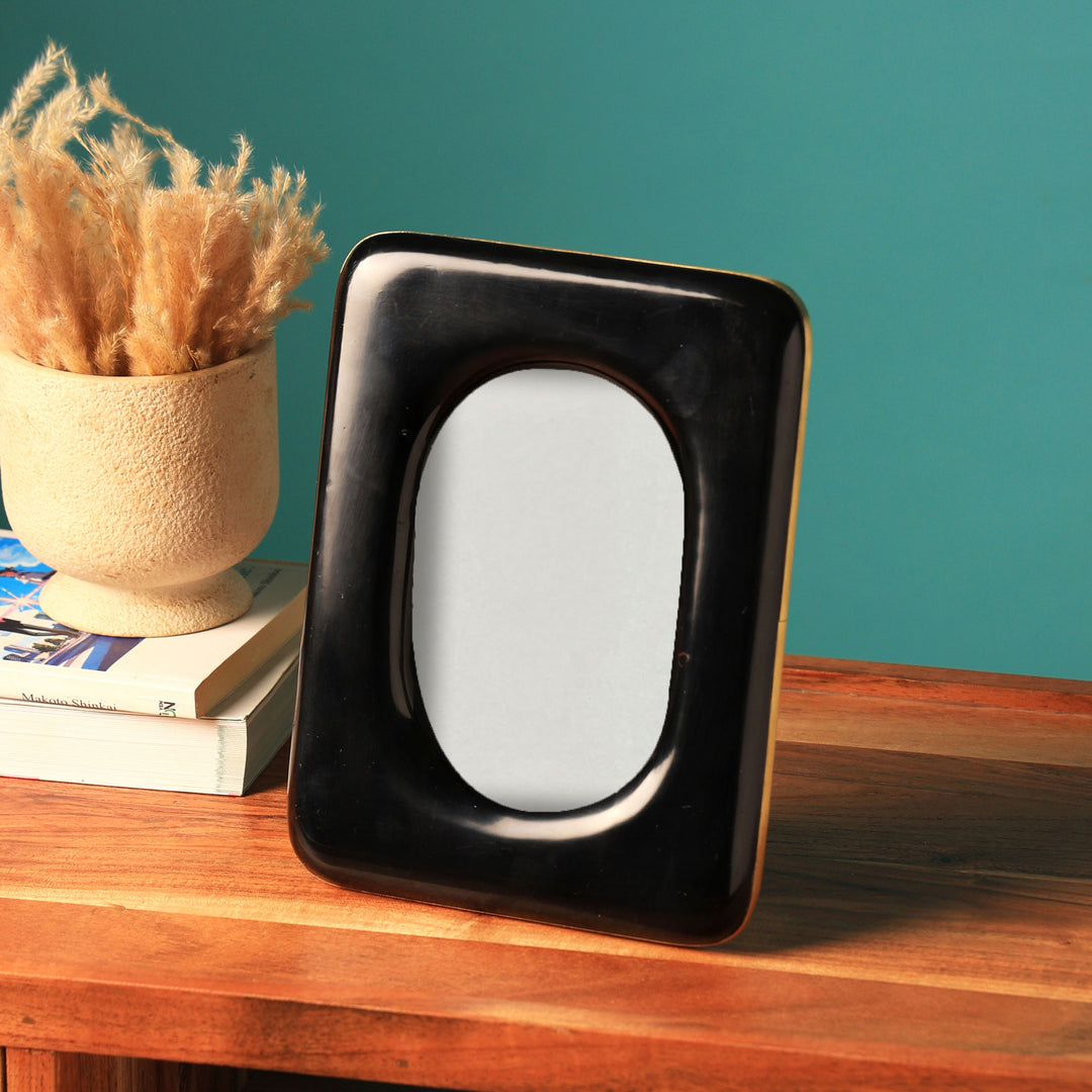 Black Resin Frame Round Corner With Oval Window Brass Strip On Outside Border Frame Size 4X6/1.5"