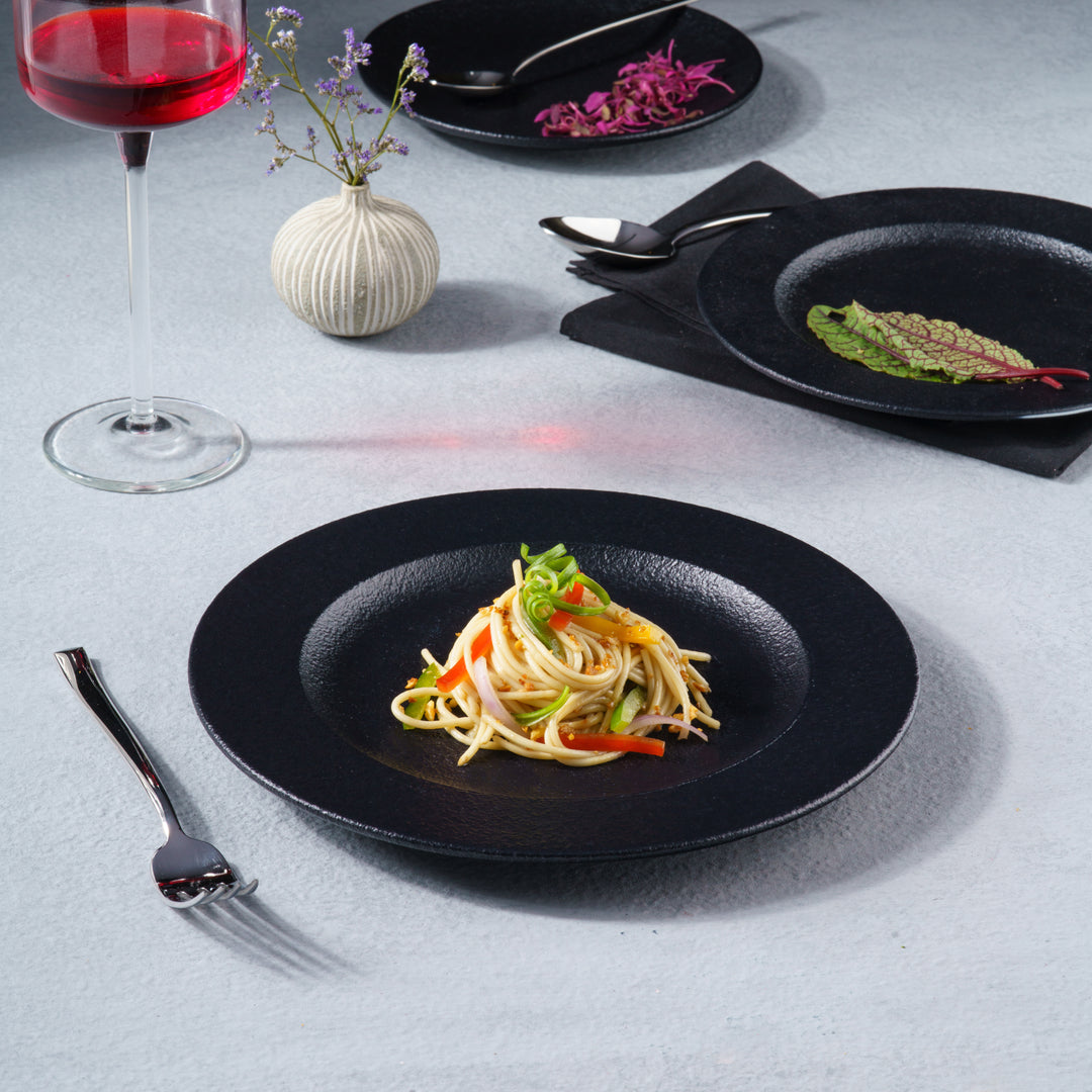 Flat Plate | Black Finish, Porcelain | Set of 12