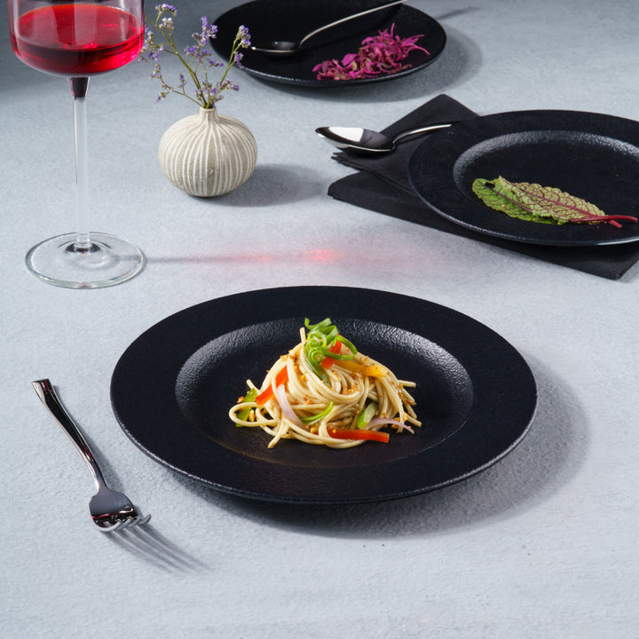 Flat Plate | Black Finish, Porcelain | Set of 12