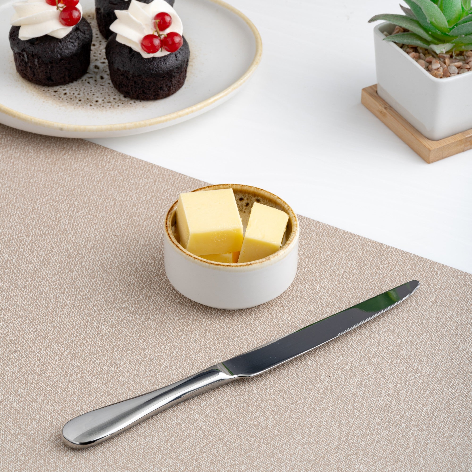 Outside Jaguar, Base color- Off White