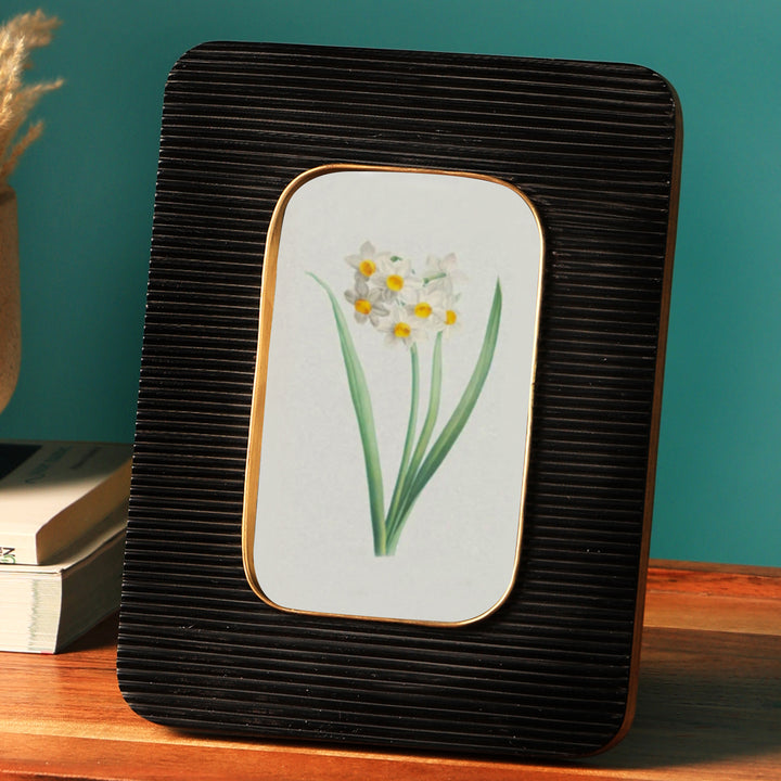 Black Resin Ribbed With Brass On Inside Border Frame With Rounded Inside/Outside Corners. Size - 4X6/1.5