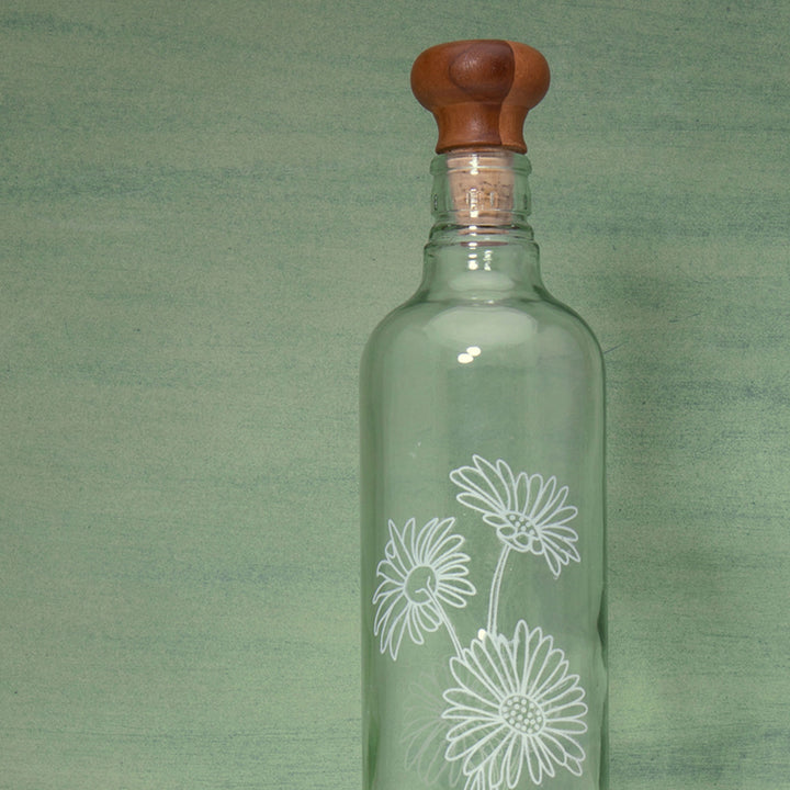 Daisy Glass Water Bottle With Wooden Stopper / Transparent / 750 Ml / Moq - 6 Pcs