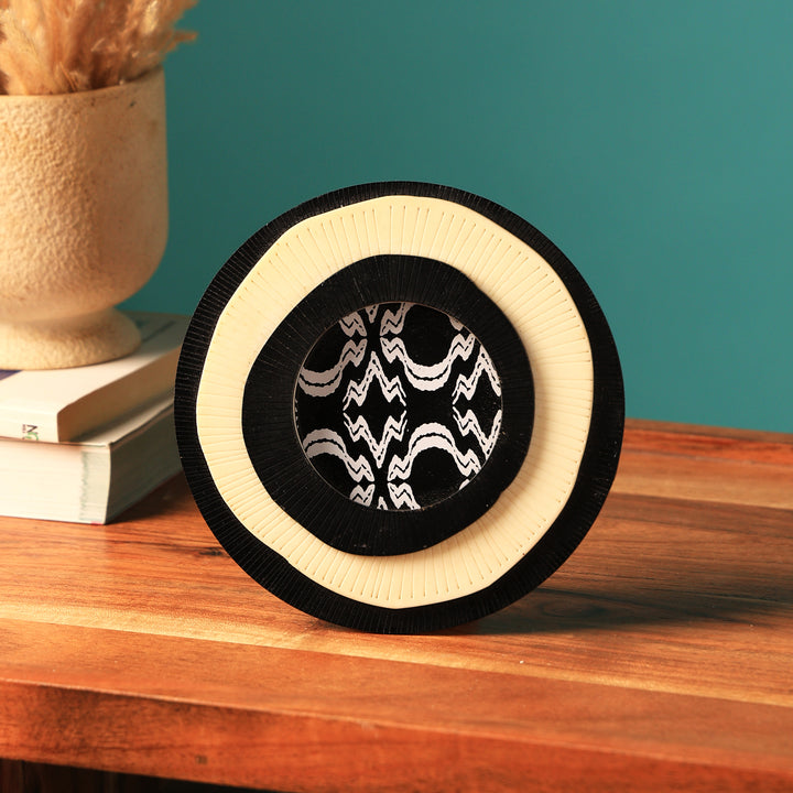 3-Layer Ir-Regular Concentric Circle Wit H Carved Lines Black & White Resin Frame Size - 3X3/1.5