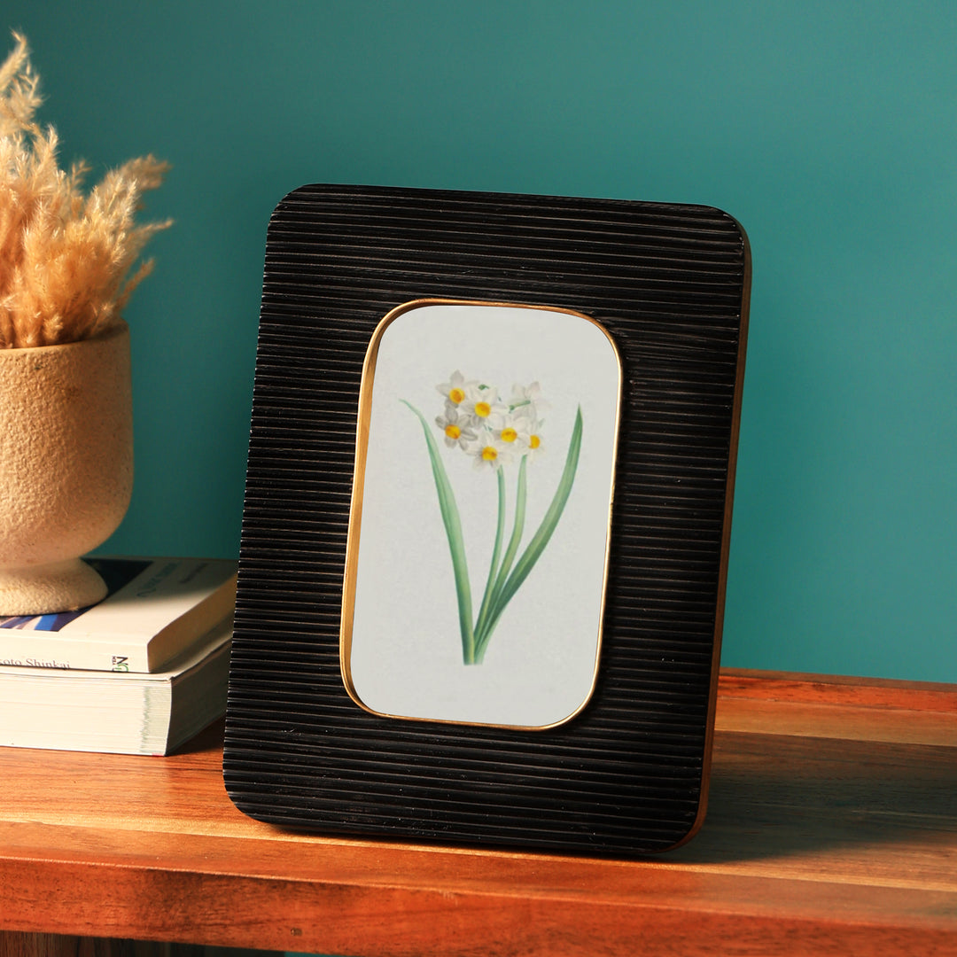 Black Resin Ribbed With Brass On Inside Border Frame With Rounded Inside/Outside Corners. Size - 4X6/1.5